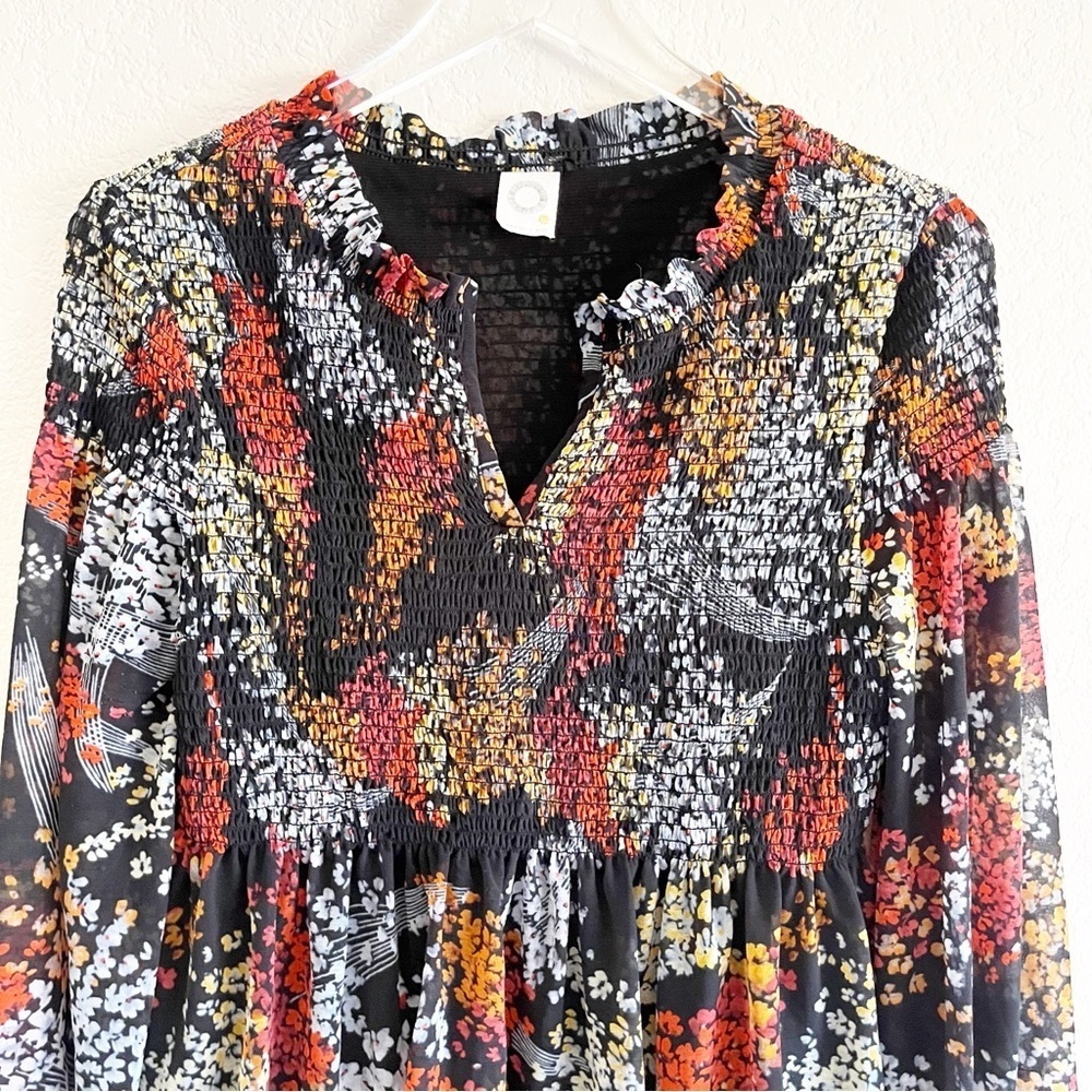Anthropologie Akemi + Kin Adria Smocked top Floral Blouse Size Medium - Picture 3 of 11